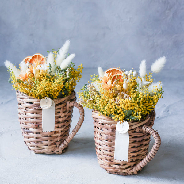 【数量限定】人気！ミモザのバスケットカップ・ナチュラルアレンジ/花雑貨・プレゼントやギフトにも最適クリアケース入