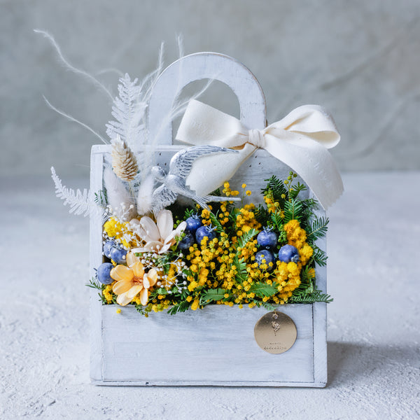 【数量限定】ドイツつばめオーナメント付き ミモザのウッドバックアレンジ｜ドライフラワー｜春インテリア・ギフトに