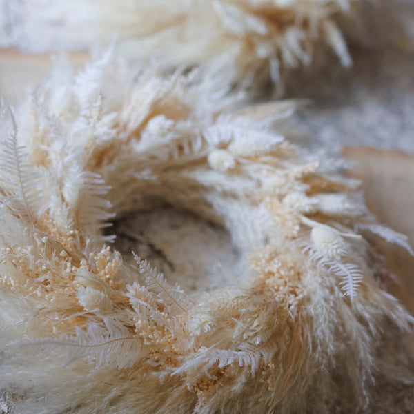 【季節の一点物】ふわふわリース30センチクリーム・秋冬ドライフラワー【お早め発送可能品】