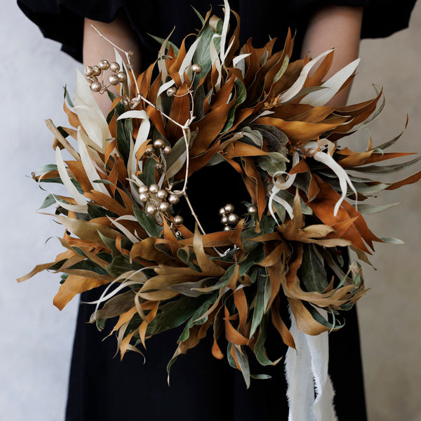 【季節の一点物】グレビレアの大人な大きいリース39センチ・秋冬ドライフラワー【お早め発送可能品】